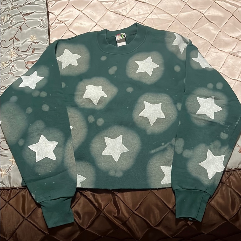 Green Star Patterned Sweatshirt - image 1
